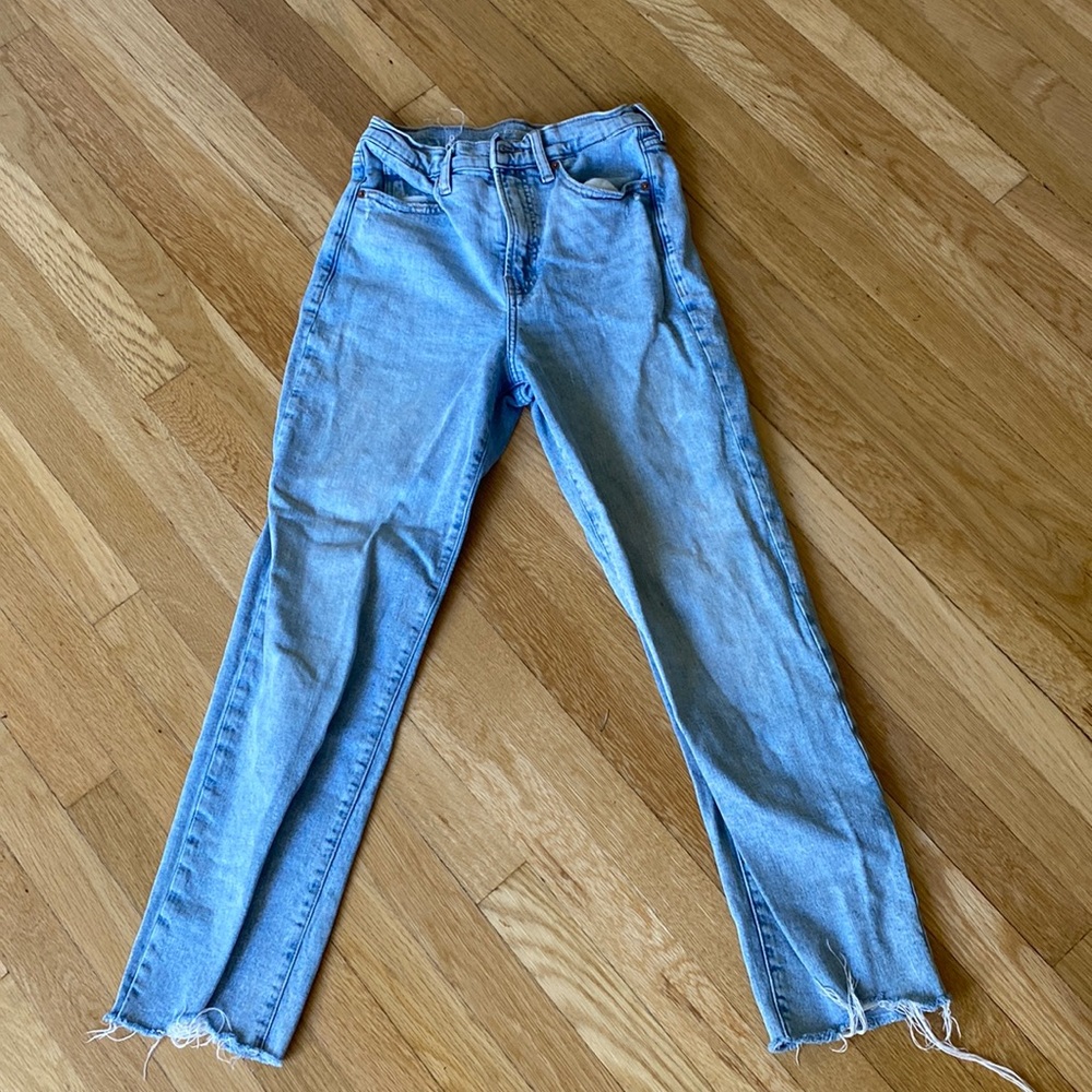 Light wash Old Navy “The skinny straight” high rise jeans size 2